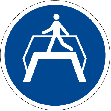 IY30　歩道橋を使用